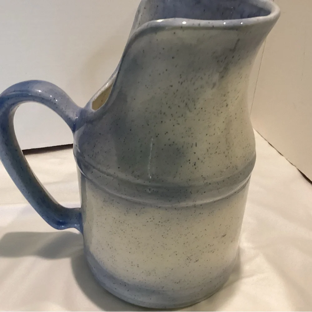 Country Farmhouse Pitcher Milk Crock Tea Water Pitcher Stoneware Blue/White - Picture 2 of 9